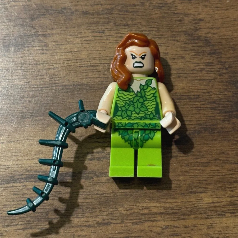 LEGO DC Super Heroes Poison Ivy Minifigure with Vine Accessory sh010 Batman